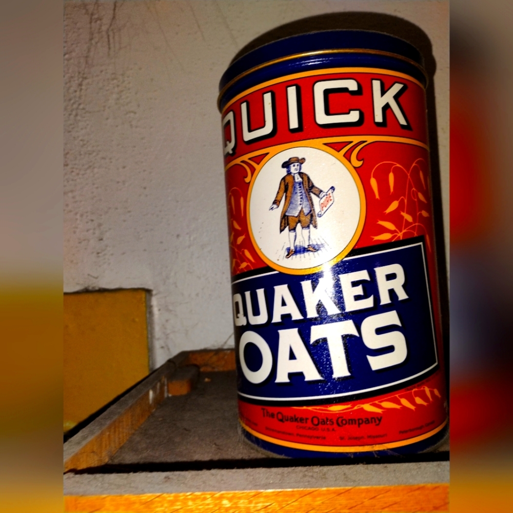 Vintage Quaker oats tin can